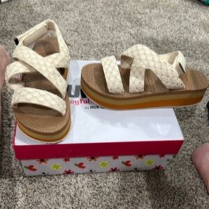 Muk Luks Beige Sandals